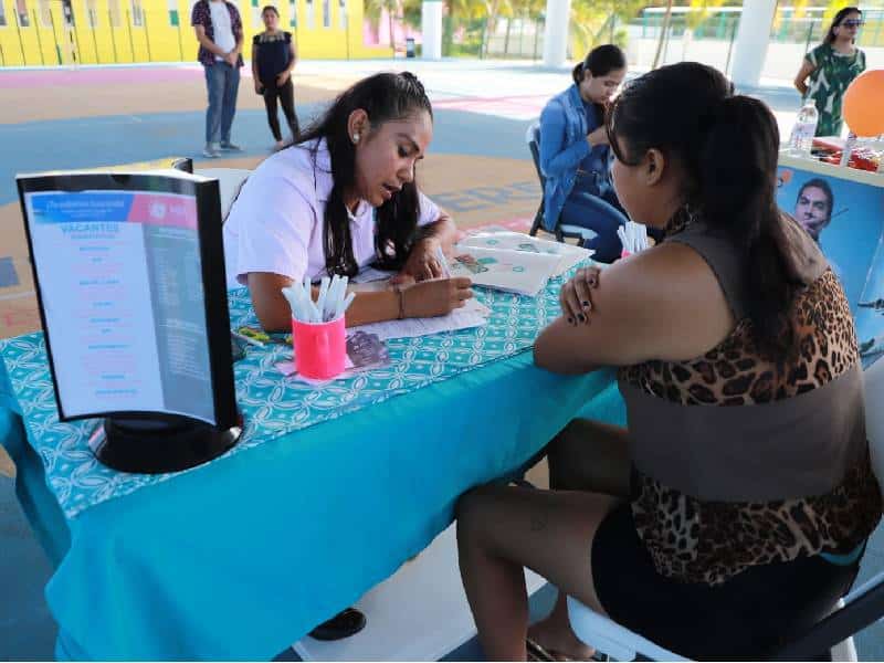 Realizan feria “Empléate Isla Mujeres” en la que participaron diez empresas