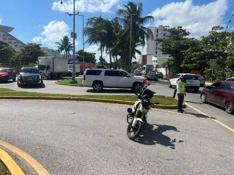 Caos en Cancún por bloqueo ciudadano en la zona hotelera