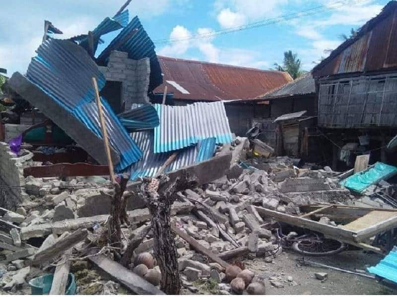 Al menos 56 muertos y cientos de heridos en un terremoto en Indonesia