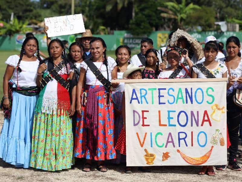 Alcaldesa encabeza desfile por aniversario 112 de la Revolución en Puerto Morelos