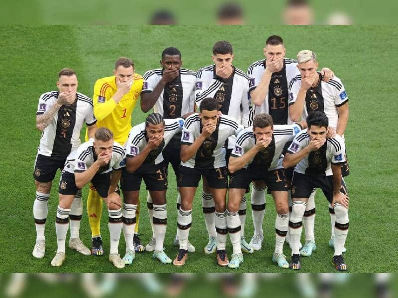 Jugadores de Alemania protestan contra la FIFA y se tapan la boca previo a su debut