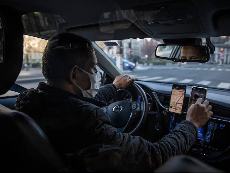 VIDEO: Sujeto atraca con pistola a conductor de Uber