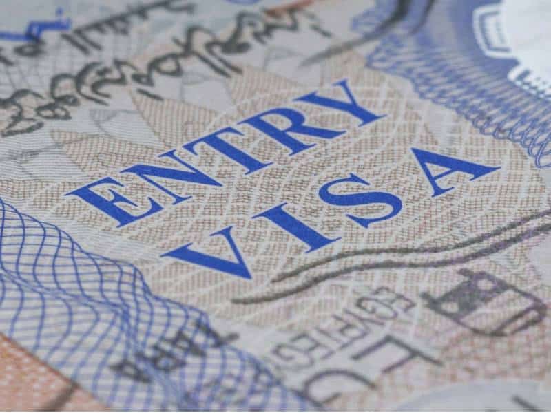 Ofrecen visas y residencias temporales en trámite exprés