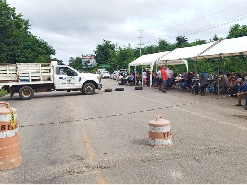 Lucran ejidatarios con bloqueo carretero