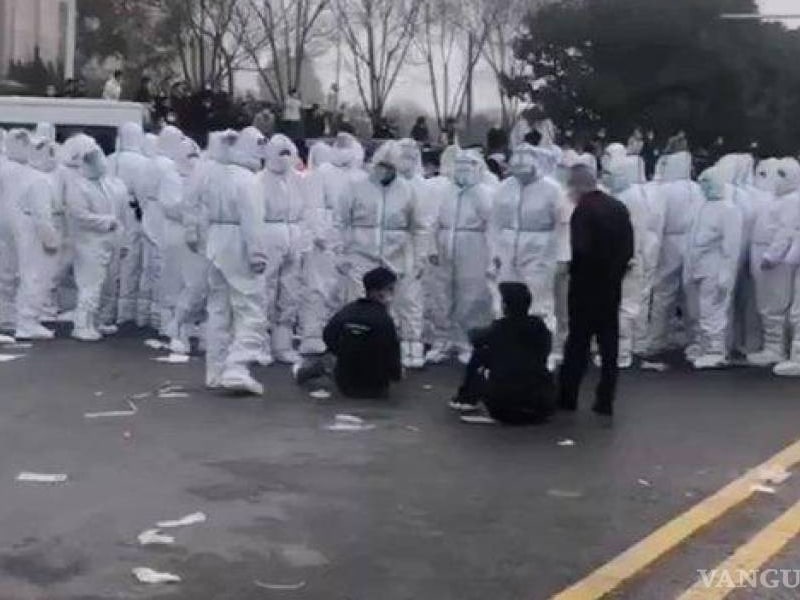 Estallan protestas en fábrica china por brote de Covid-19 y restricciones