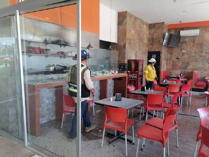A prueba servicios de emergencia de Playa del Carmen por explosión en plaza comercial