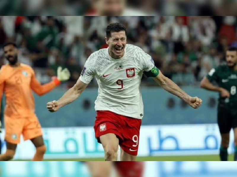 Polonia vence 2-0 a Arabia Saudita y lidera el grupo de Argentina y México