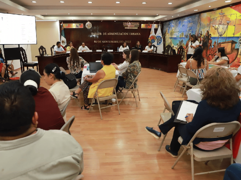 Atenea Gómez inagura talles de planeación ambiental y urbana en Isla Mujeres