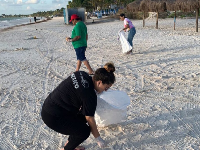 Se suman Policías a limpieza de playas