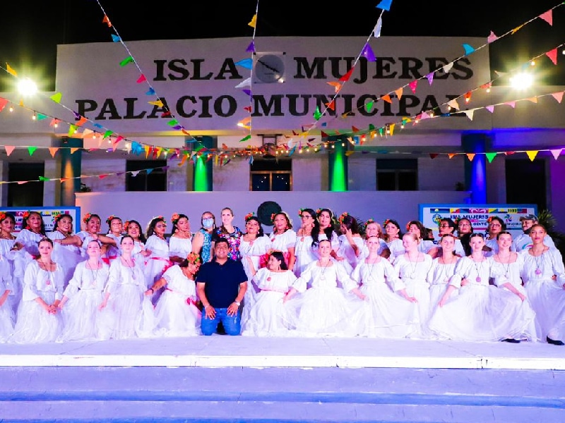 Elogian turistas y locales actividades de la Feria de Arte y Cultura de Isla Mujeres