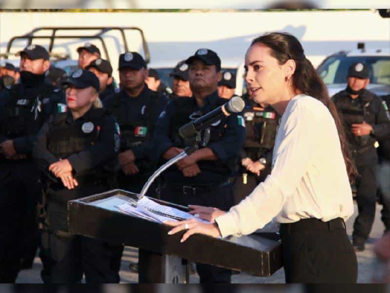 Entrega Ana Paty Peralta apoyo adicional del retiro policial con transparencia