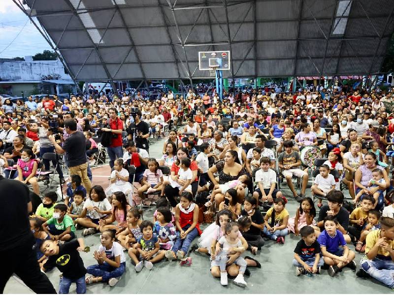 Participan 1,400 personas en primera fiesta navideña en Cancún