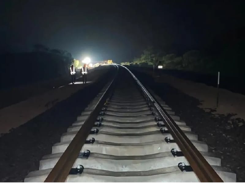 Destaca AMLO colocación de rieles en Tren Maya