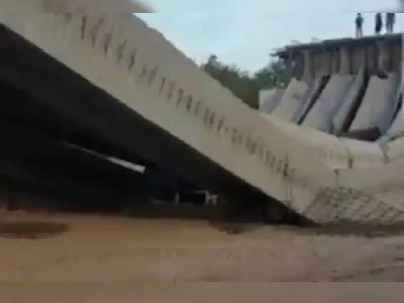 Video: “No aguantaron”. Se cae puente El Quelite en Sinaloa