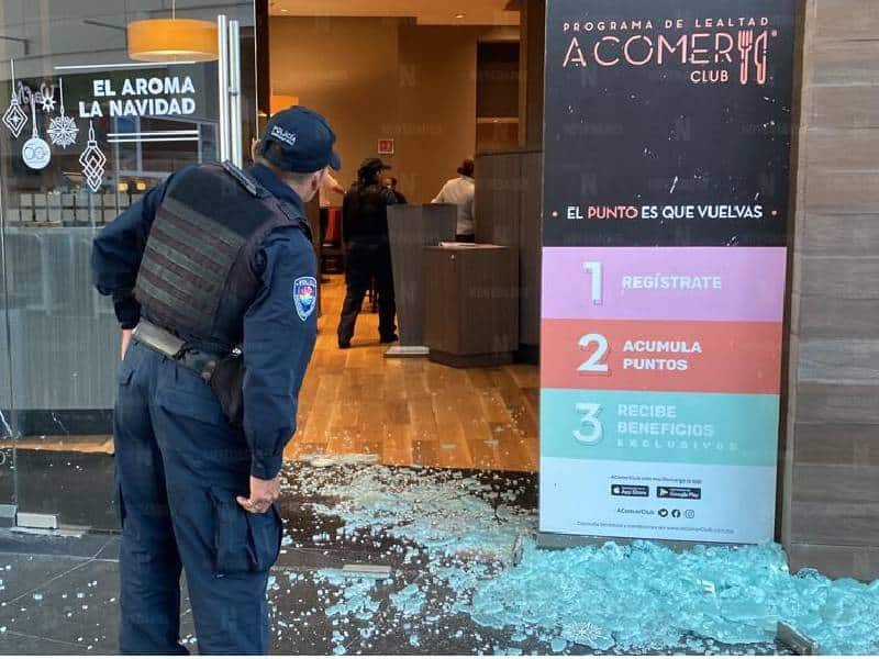 Se reporta explosión en restaurante 'Toks' dePlaza Las Américas