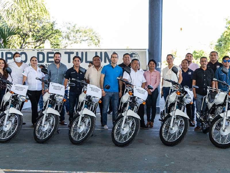 Equipa Marciano Dzul a 10 direcciones de su administración con motocicletas nuevas