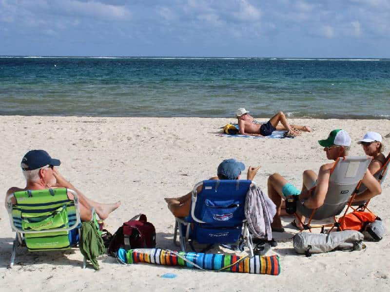 Anuncian vigilancia especial en playas de Puerto Morelos para este 25 de noviembre y Año Nuevo