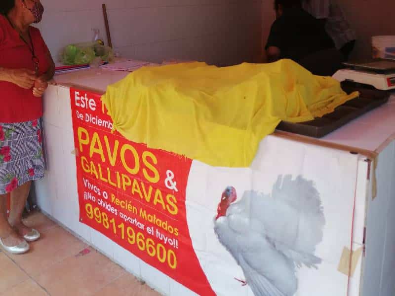 Registran bajas ventas de pavos en mercados de Cancún