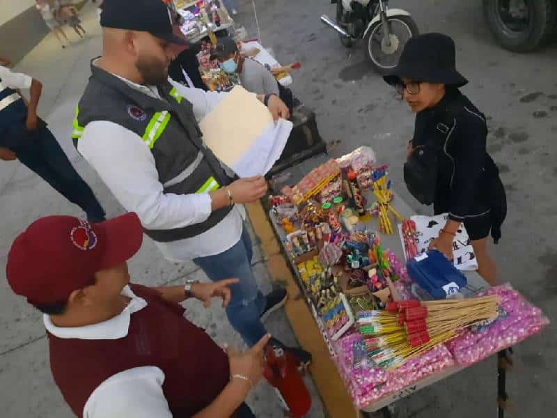 Inspecciona Protección Civil a vendedores de pirotecnia en Benito Juárez