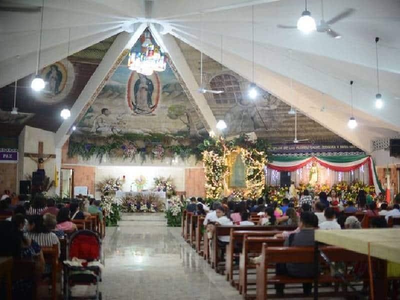 Antorchistas campechanos agradecen favores en el santuario de Guadalupe