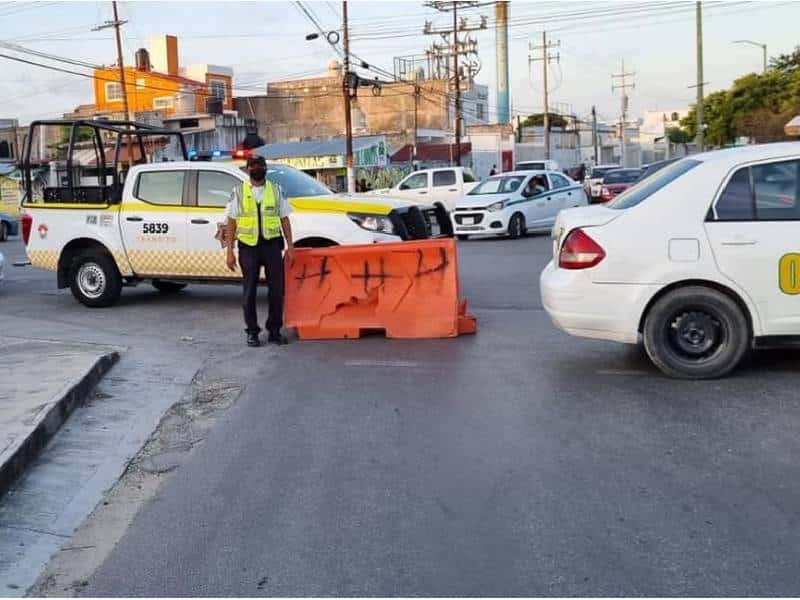 Activan operativos para atender caos vial provocado por taxistas en CancúnA