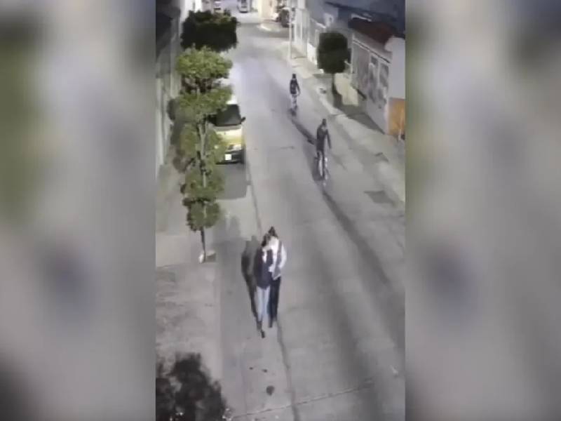 Video. Sujetos en bicis asaltan a mujeres en calles de Guadalajara
