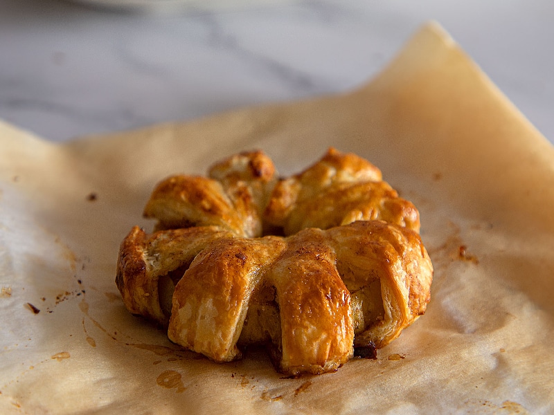 Manzanas hojaldradas; una receta rápida y deliciosa