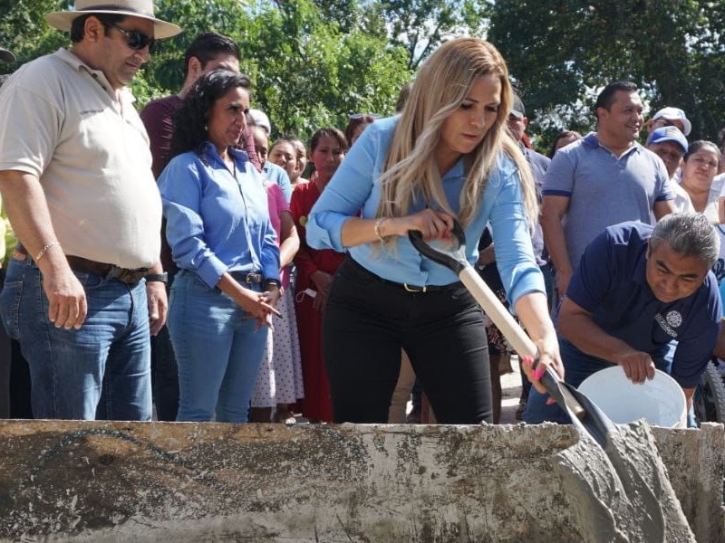 Lili Campos renueva viviendas en comunidades de Solidaridad