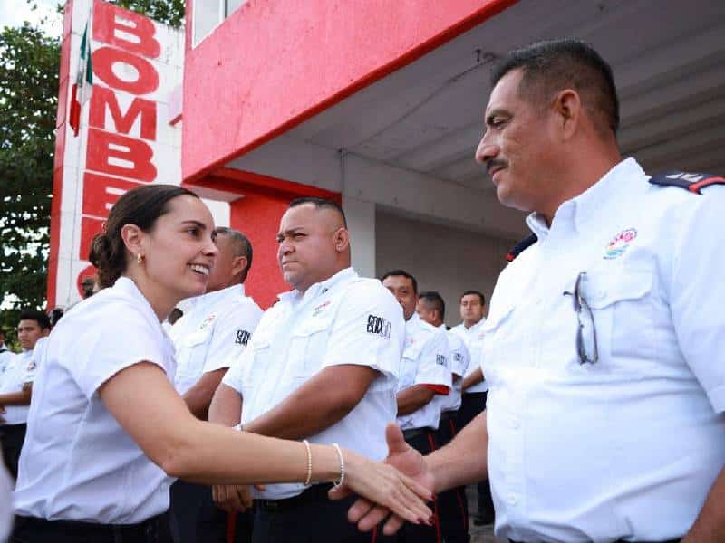 Tomann protesta Ana Paty Peralta a patronnato de bomberos Cancún
