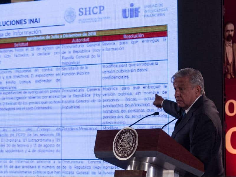 Arremete AMLO contra INAI