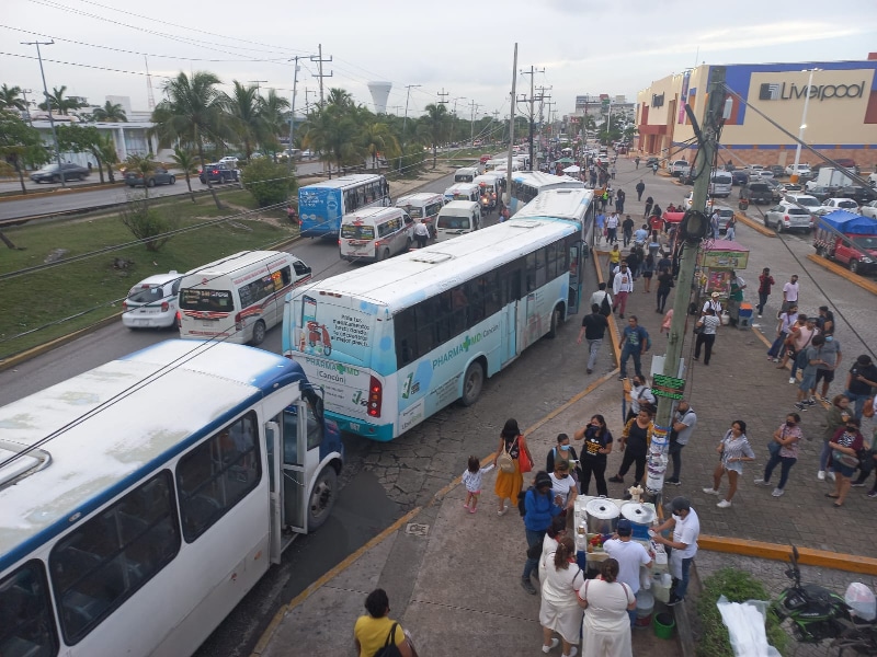 Cancún adolece de un transporte público eficiente y moderno