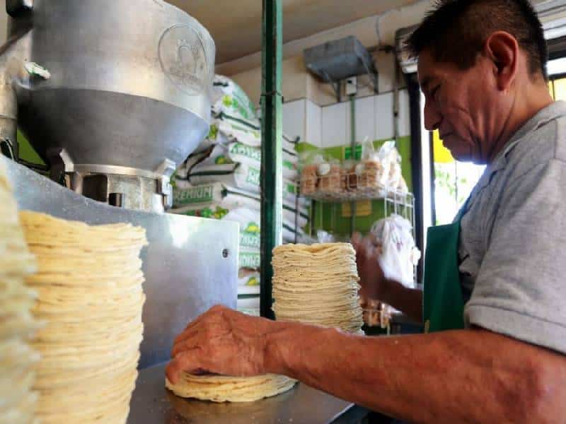 Acusan los tortilleros competencia desleal