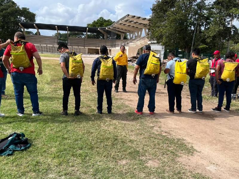 Capacitan en Puerto Morelos a personal para combatir incendios forestales