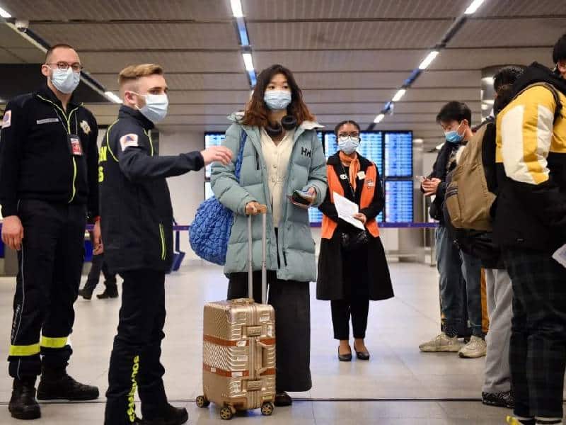 Países multiplican los controles a los viajeros procedentes de China