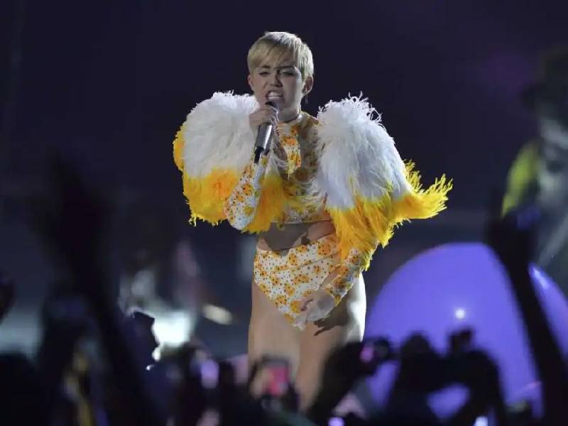 ¡OMG! Miley Cyrus anuncia la fecha de estreno de su nuevo sencillo ‘Flowers’