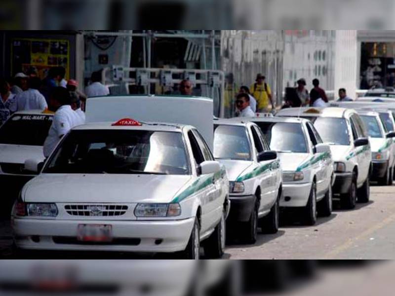 Sancionan a 300 taxistas por incumplimientos en Cancún