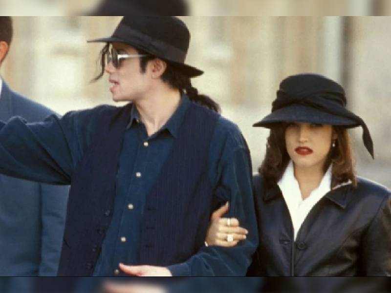 Así fue la fugaz y extraña relación de Lisa Marie Presley y Michael Jackson