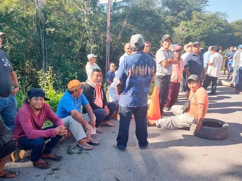 Ejidatarios de Carrillo Puerto desbloquean vía hacia Yucatán