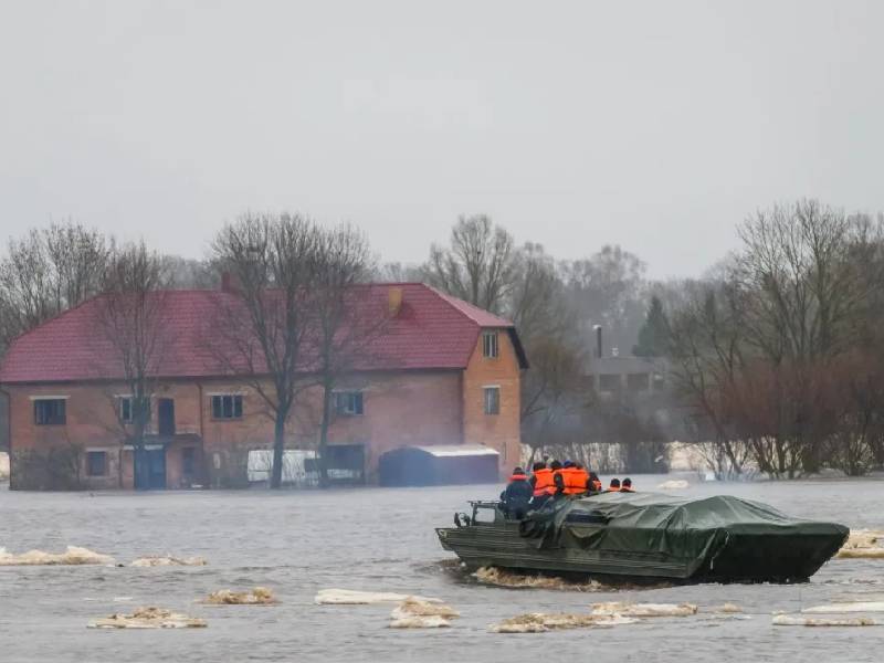 Piden en Letonia evacuar casas por inundaciones