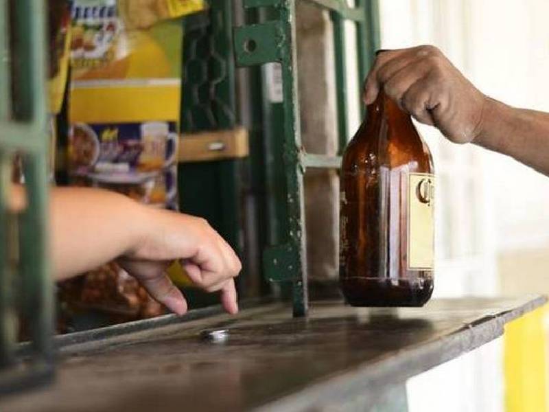 Operan ilegalmente expendios de alcohol en zonas irregulares
