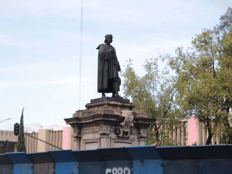 No será el Parque América, estatua a Colón estará en un museo