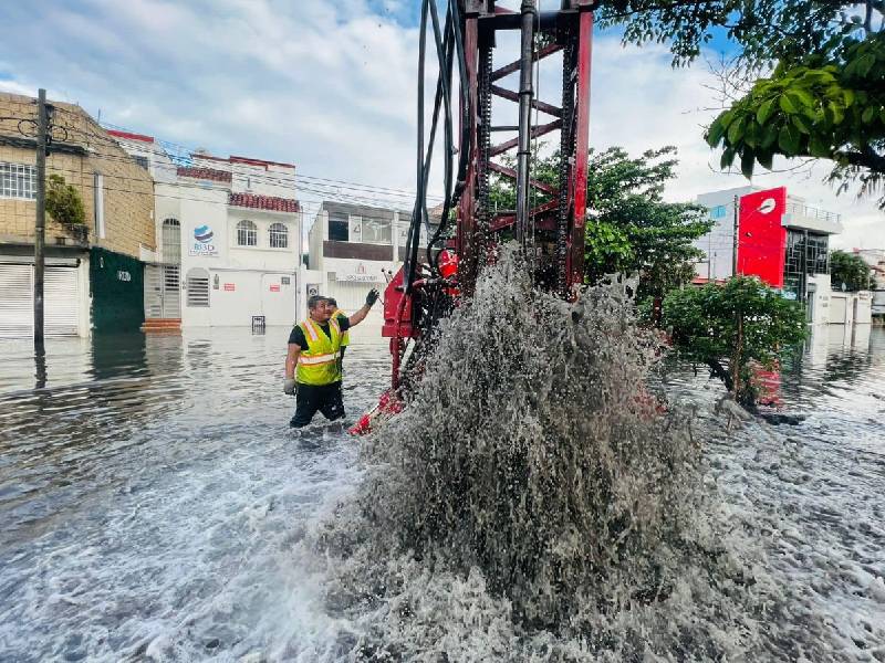 Reportan caída de hasta 120 milímetros de agua por lluvias en Cancún