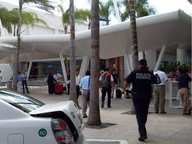Migrante causa daños en Aeropuerto de Cancún