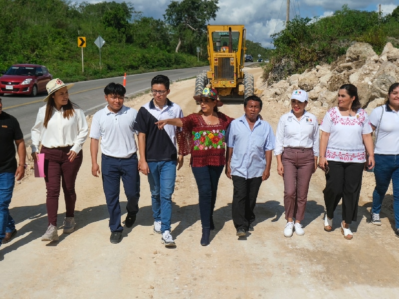 Mara Lezama supervisa construcción de ciclopista prometida en Chunhuhub