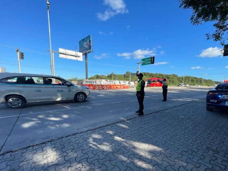 Amenaza de bloqueos por taxistas llega a Playa del Carmen