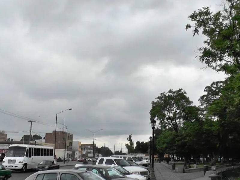 Cielo medio nublado con lluvias aisladas en Quintana Roo