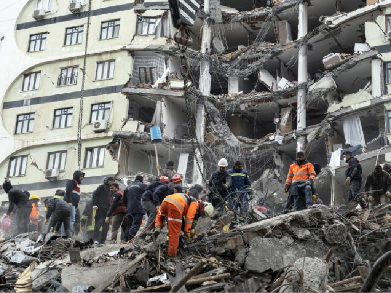 Réplica grande en Turquía magnitud 6.3
