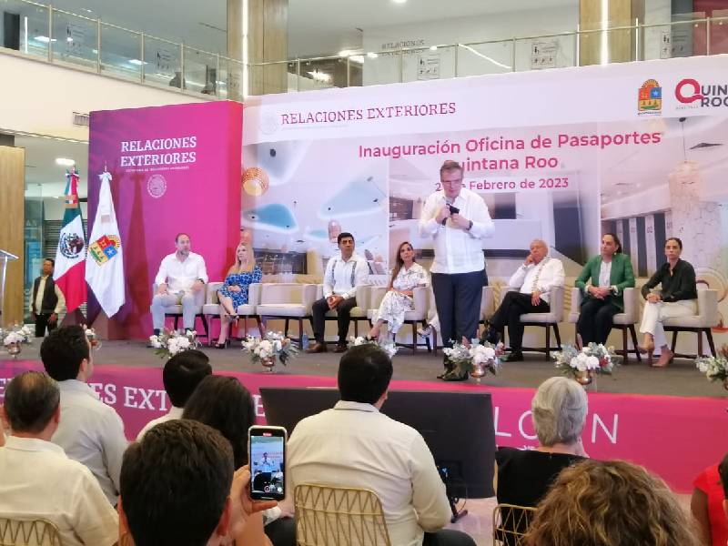 El canciller Marcelo Ebrard de gira por Cancún