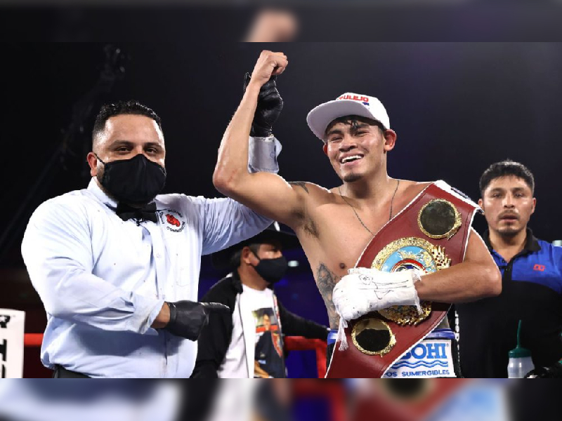El mexicano Emanuel Navarrete conquista su tercer título mundial de boxeo tras vecer a Liam Wilson