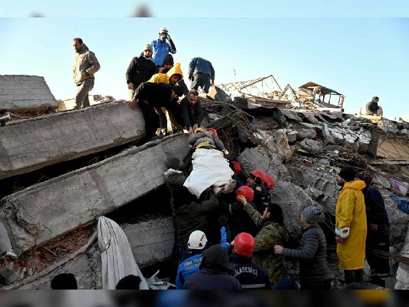 Más de 7 mil muertos por el terremoto en Turquía y Siria